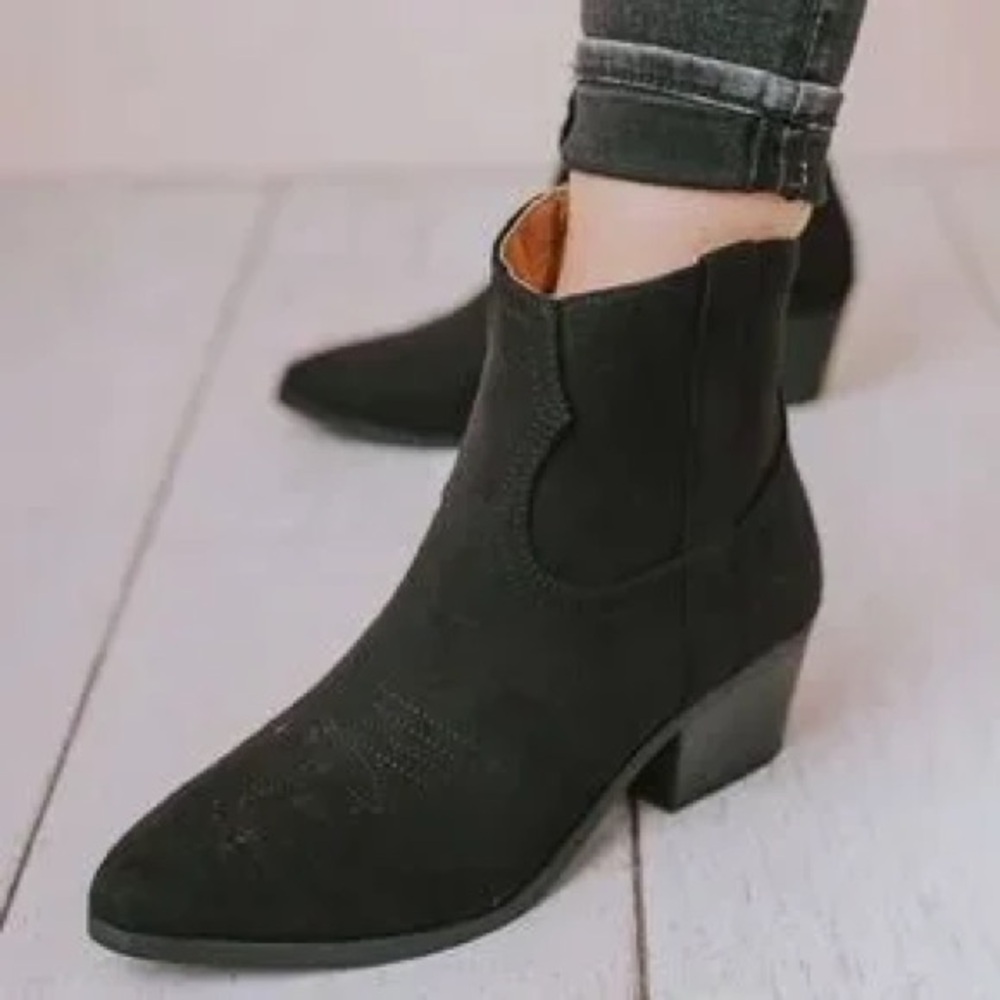 Qupid Elegant Black Ankle Booties